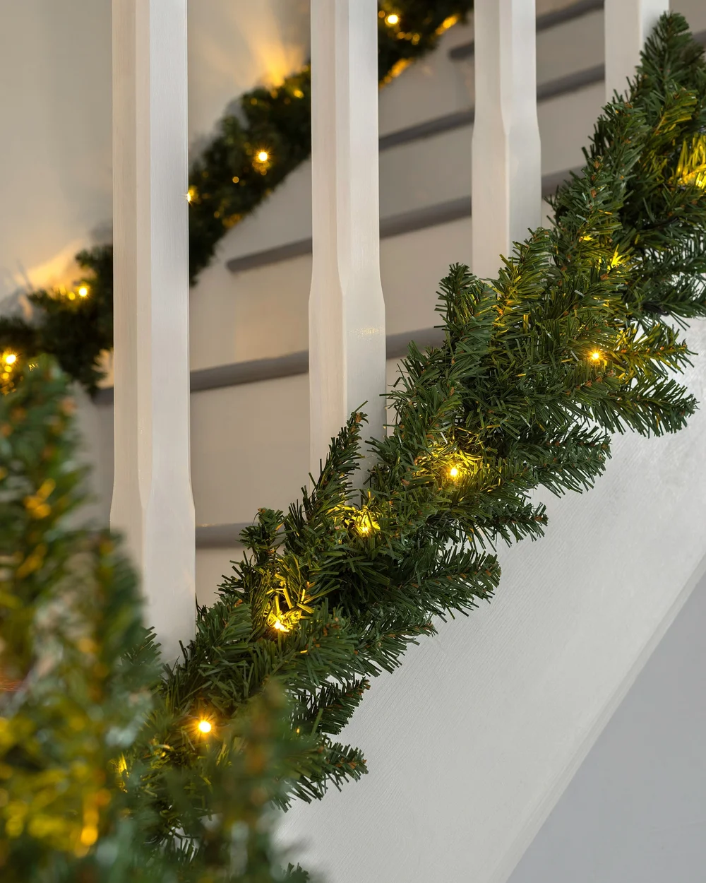 WeRChristmas Green Pre-Lit Plain Artificial Christmas Garland 80 Warm White Leds 18 Ft - No Size Image 4