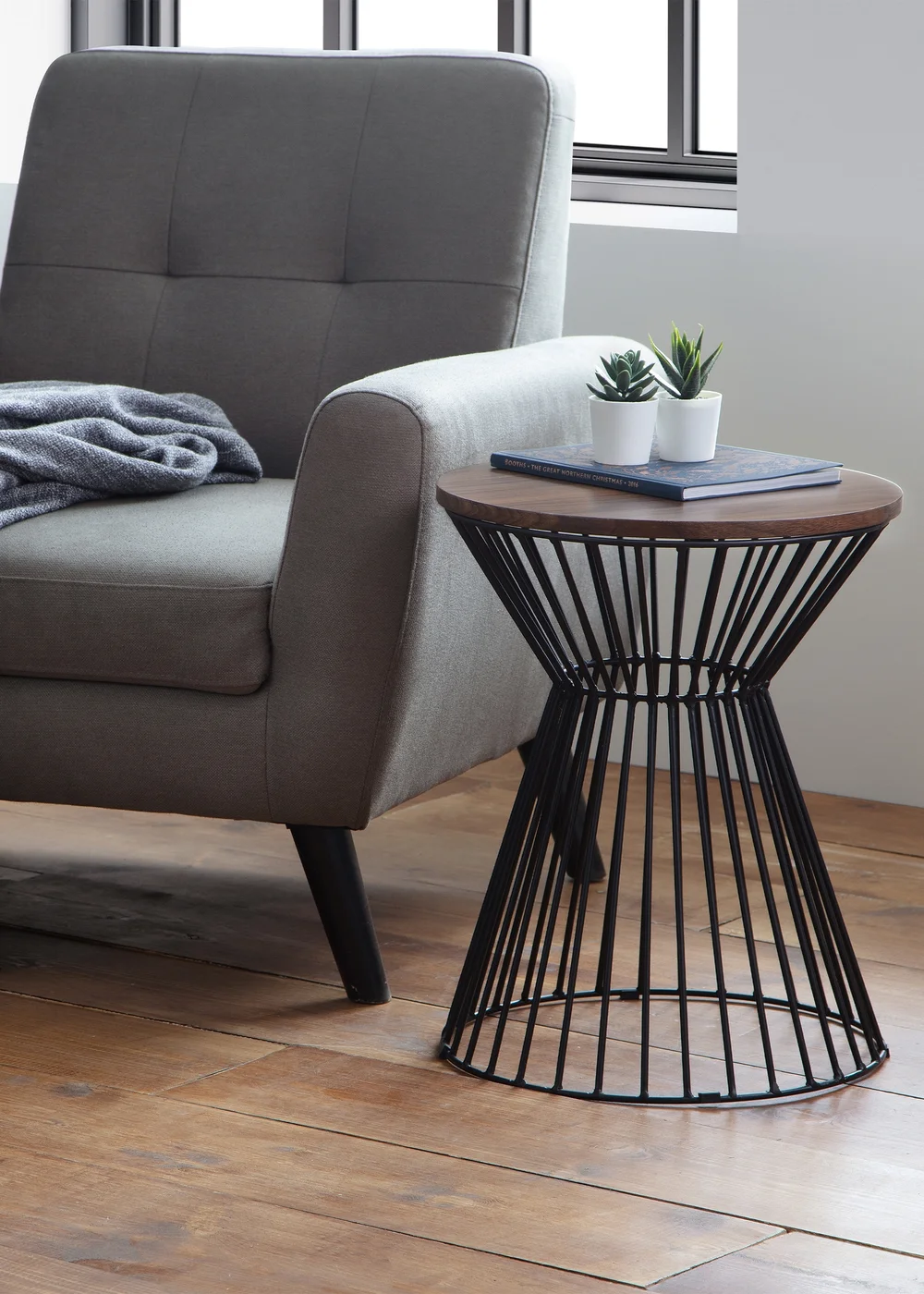 Julian Bowen Jersey Round Wire Lamp Table (50 x 40 x 40 cm) - No Size Image 1