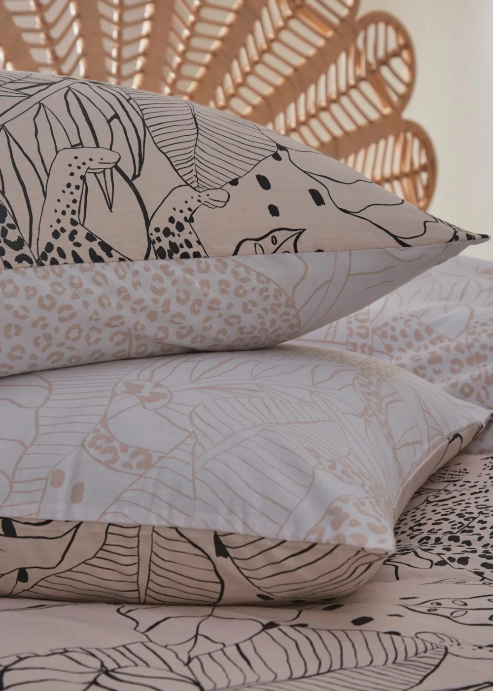 furn. Aurora Abstract Duvet Cover Set - Single Image 4