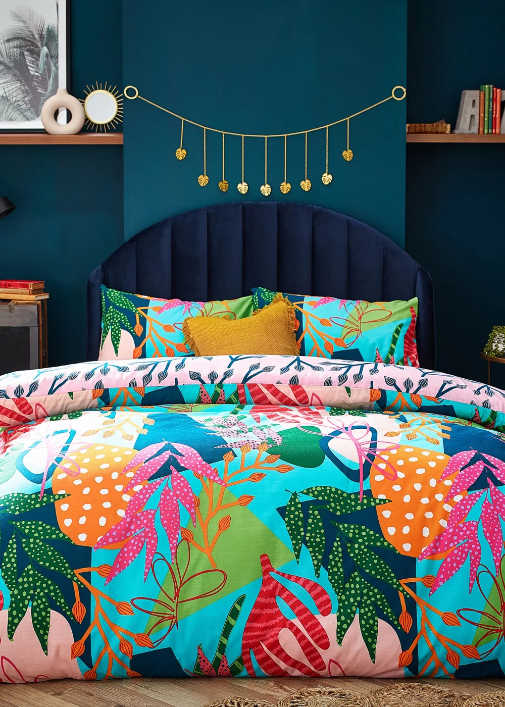 furn. Coralina Floral Duvet Cover Set - Single Image 1