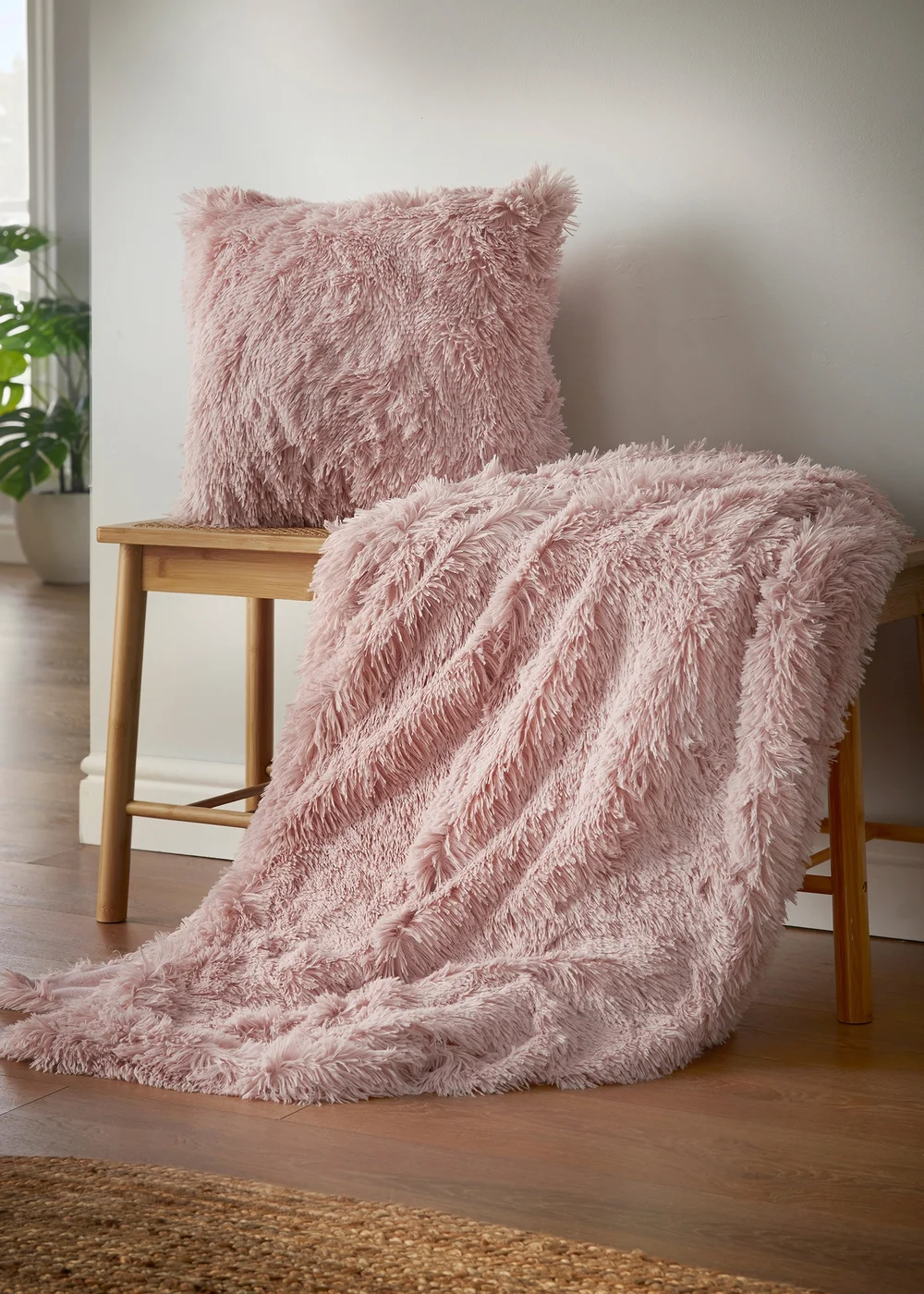 Catherine Lansfield Cuddly Deep Pile Blanket Throw - One Size Image 2