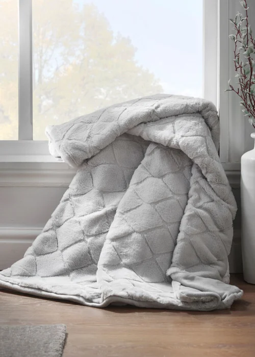 Catherine Lansfield Cosy Diamond Faux Fur Soft 130x170cm Blanket Throw Silver Grey - One Size Image 1