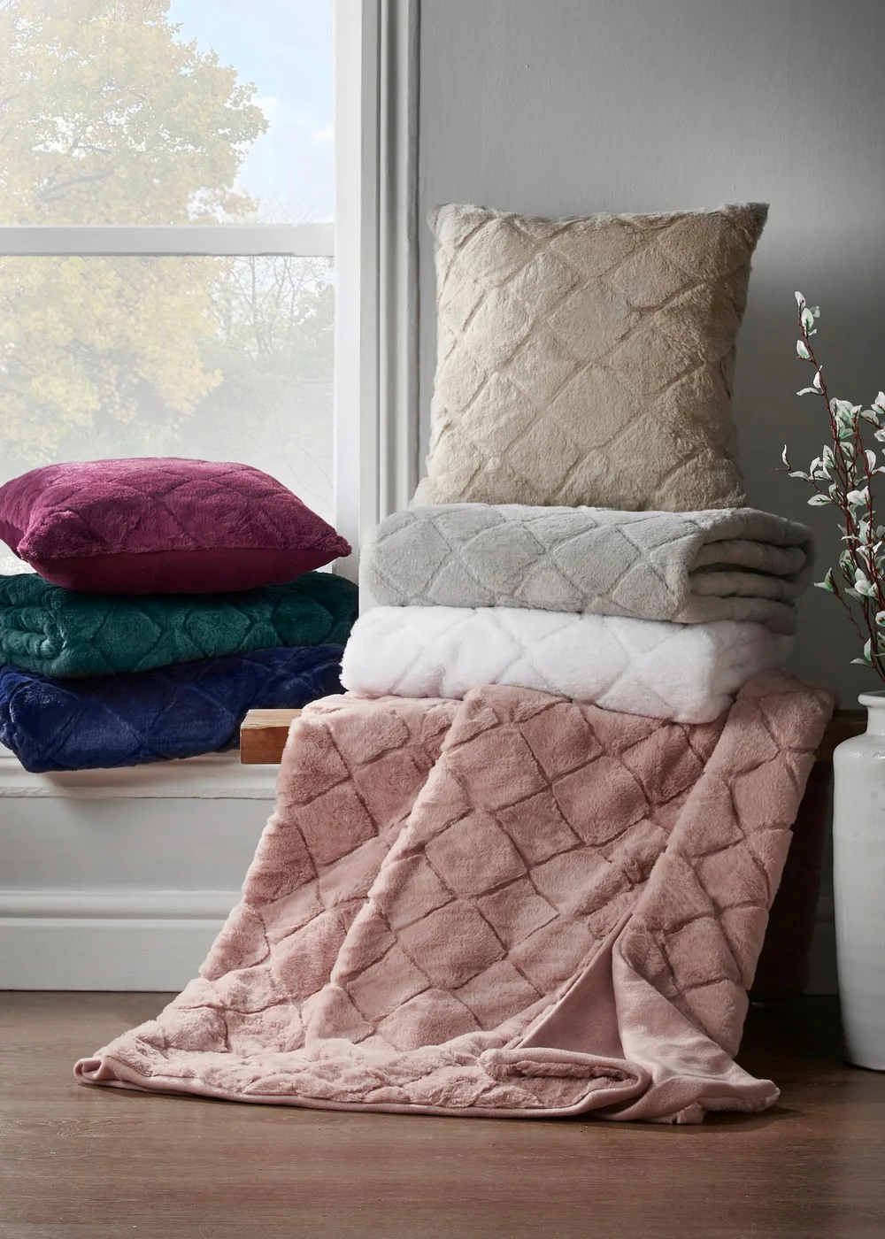Catherine Lansfield Cosy Diamond Faux Fur Soft 130x170cm Blanket Throw Navy Blue - One Size Image 4
