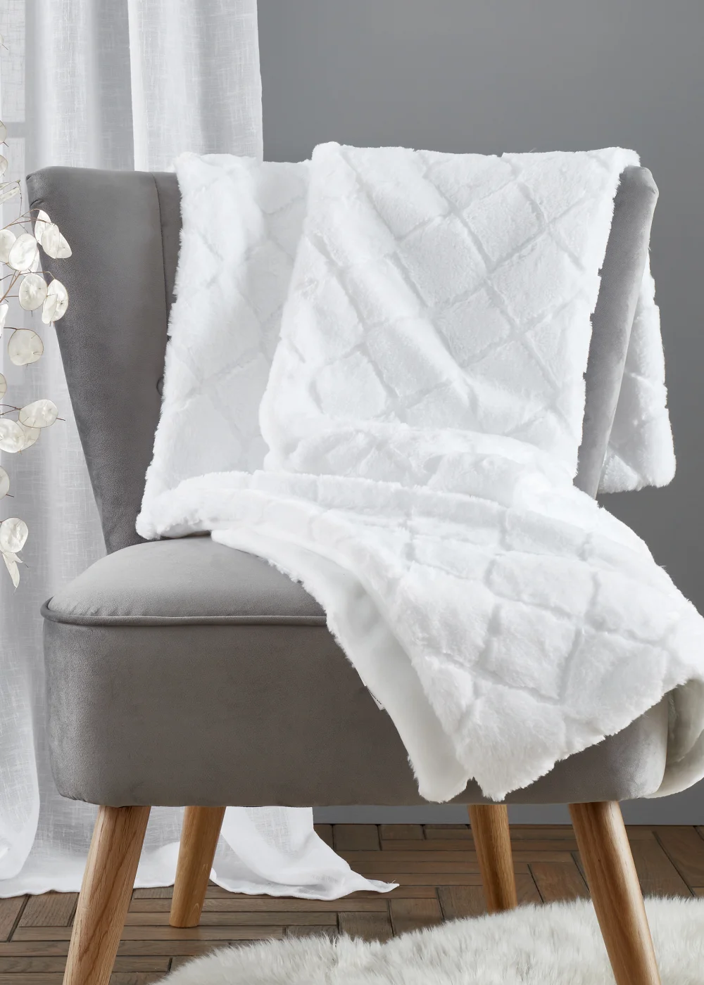 Catherine Lansfield Cosy Diamond Faux Fur Soft 130x170cm Blanket Throw White - One Size Image 5