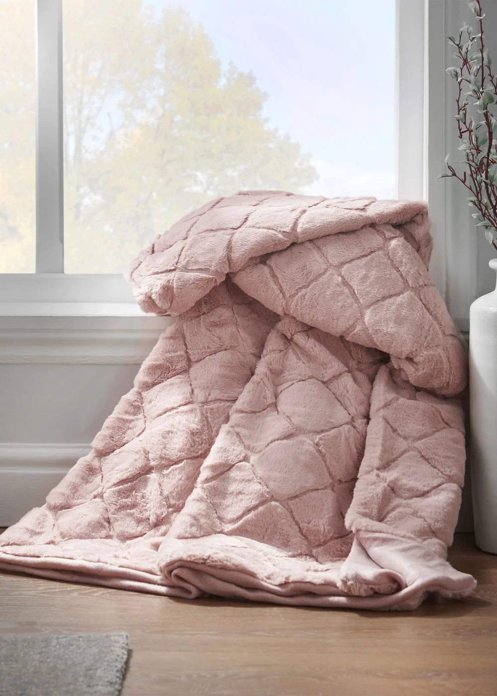 Catherine Lansfield Cosy Diamond Faux Fur Soft 130x170cm Blanket Throw Blush Pink - One Size Image 1