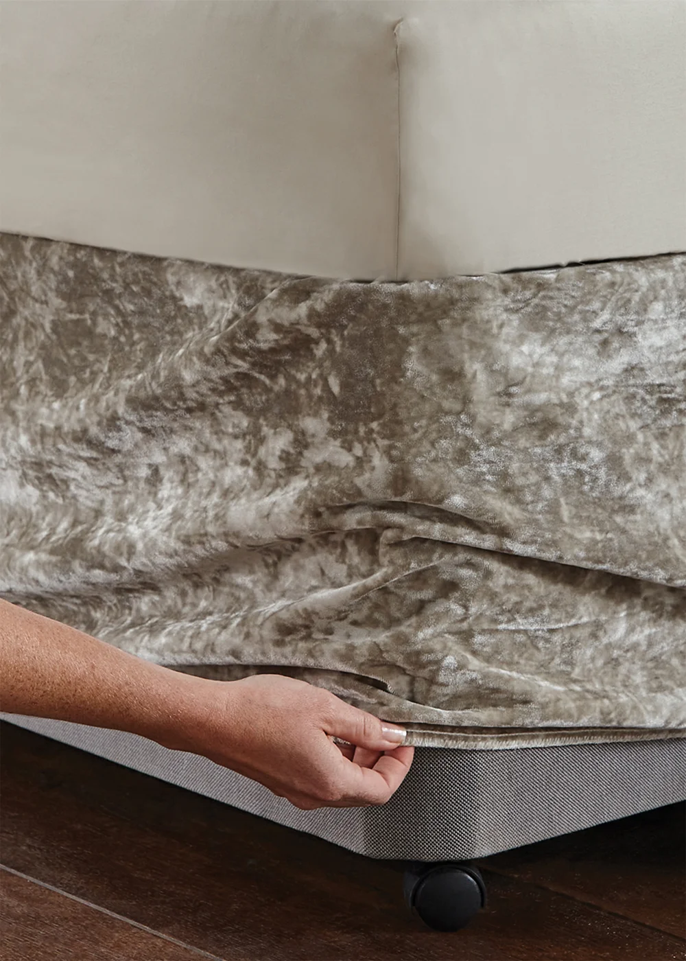 Catherine Lansfield Crushed Velvet Divan Base Wrap - Double Image 4