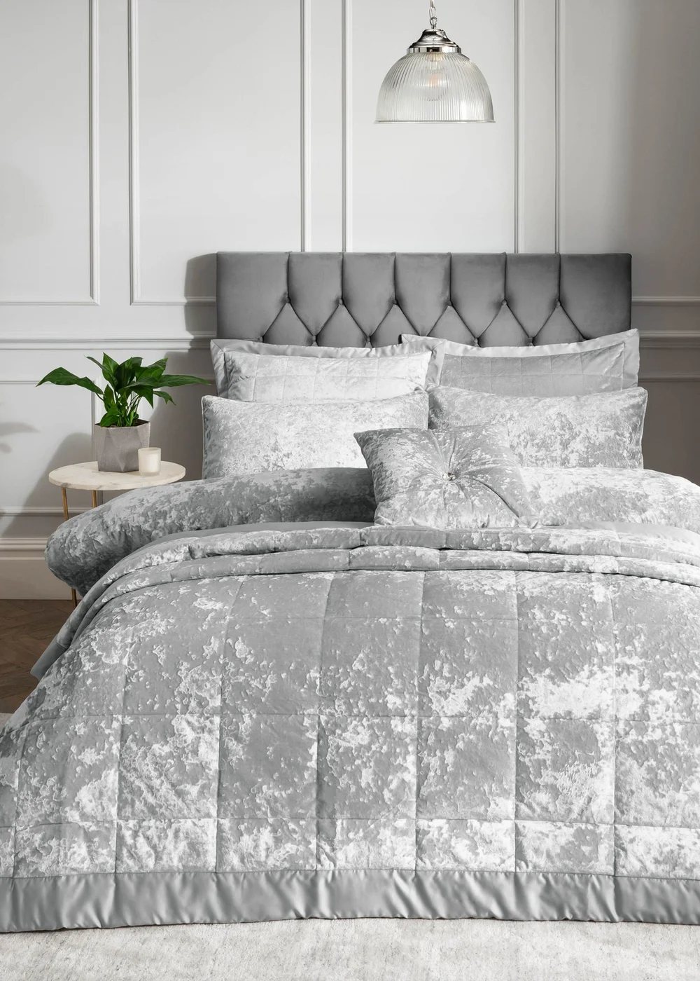 Catherine Lansfield Crushed Velvet Quilted Bedspread (220x220cm) - One Size Image 2