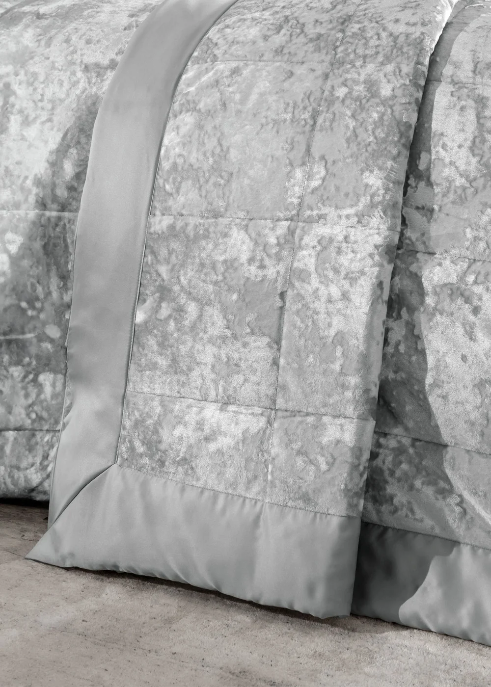 Catherine Lansfield Crushed Velvet Quilted Bedspread (220x220cm) - One Size Image 1