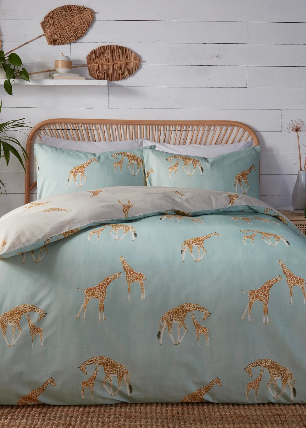 Fusion Milo Giraffe Blue Reversible Duvet Cover Set - Single Image 1