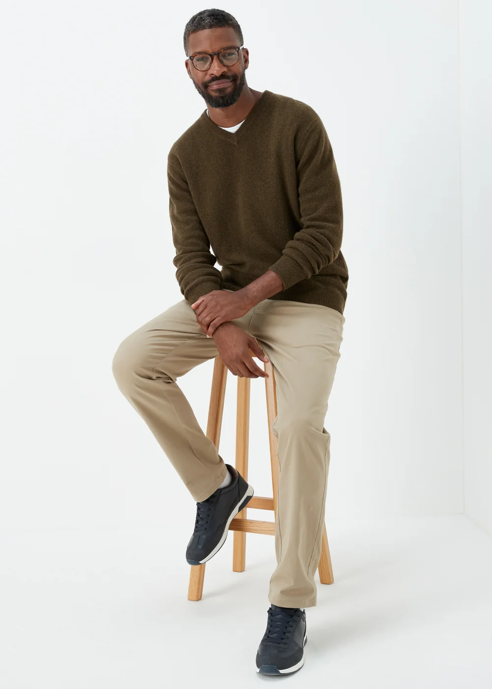 Lincoln Khaki 100% Lambswool V Neck Jumper - S Image 4