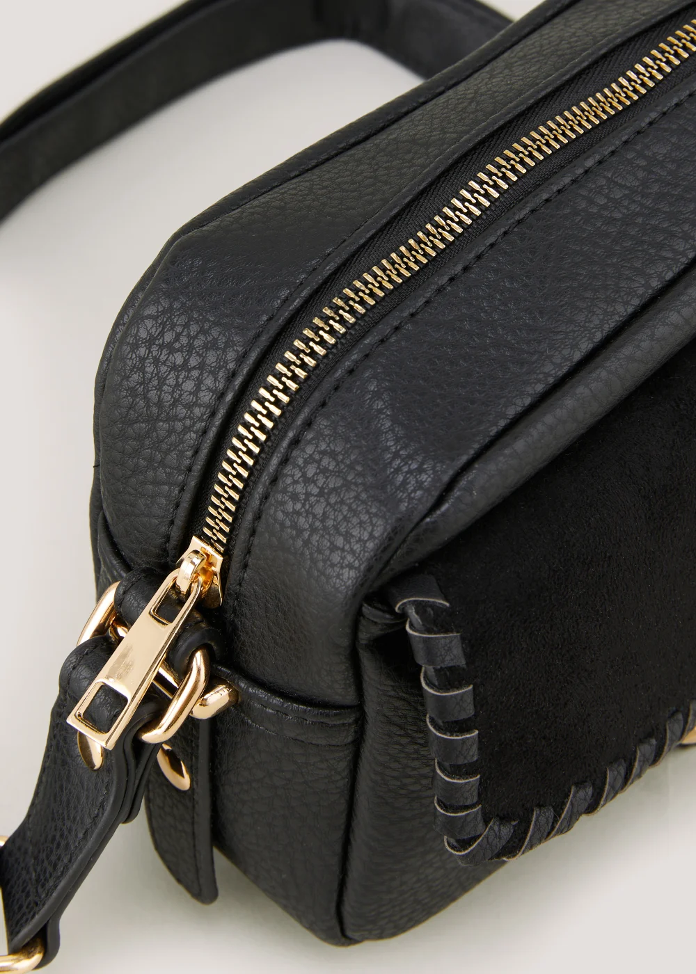 Black Whipstitch Camera Bag (14cm x 20cm x 6.5cm) - One Size Image 4