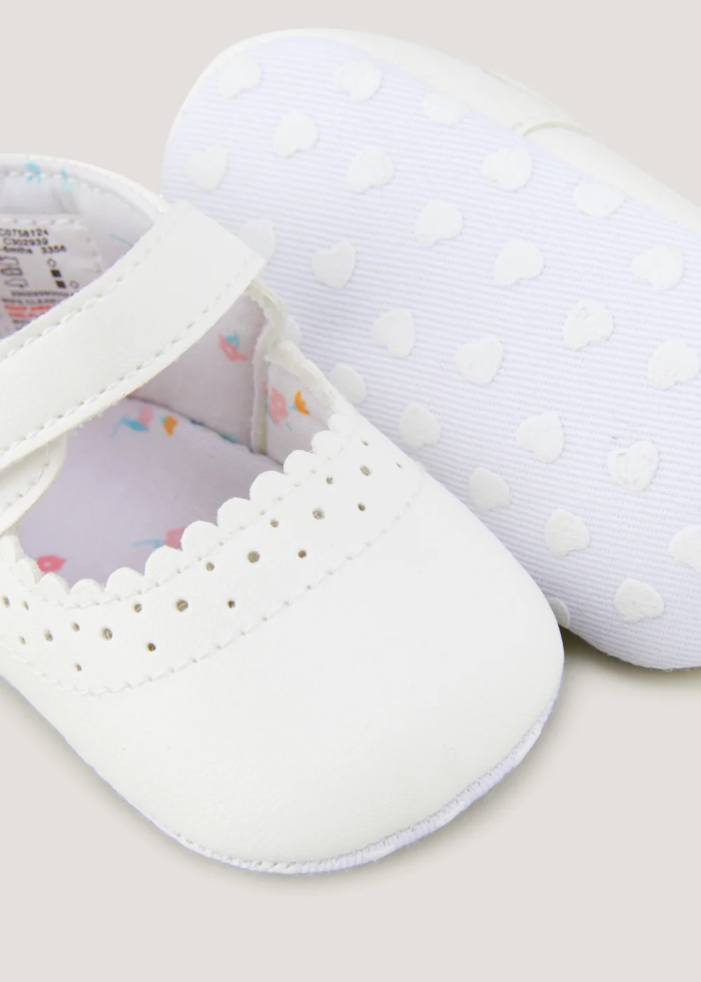 White Scallop Mary Jane Soft Sole Baby Shoes (Newborn-18mths) - Age 0 - 3 Months Image 2