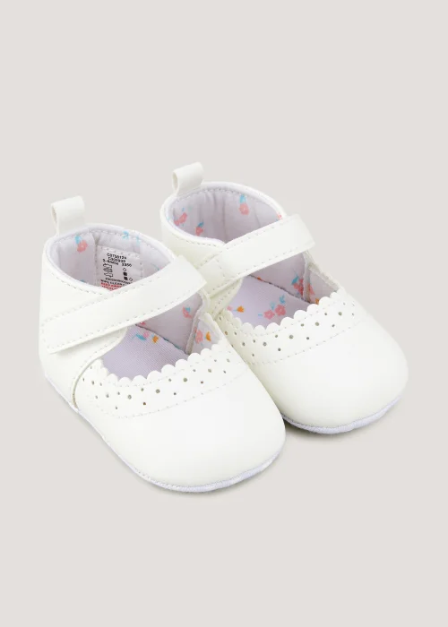 White Scallop Mary Jane Soft Sole Baby Shoes (Newborn-18mths) - Age 0 - 3 Months Image 1