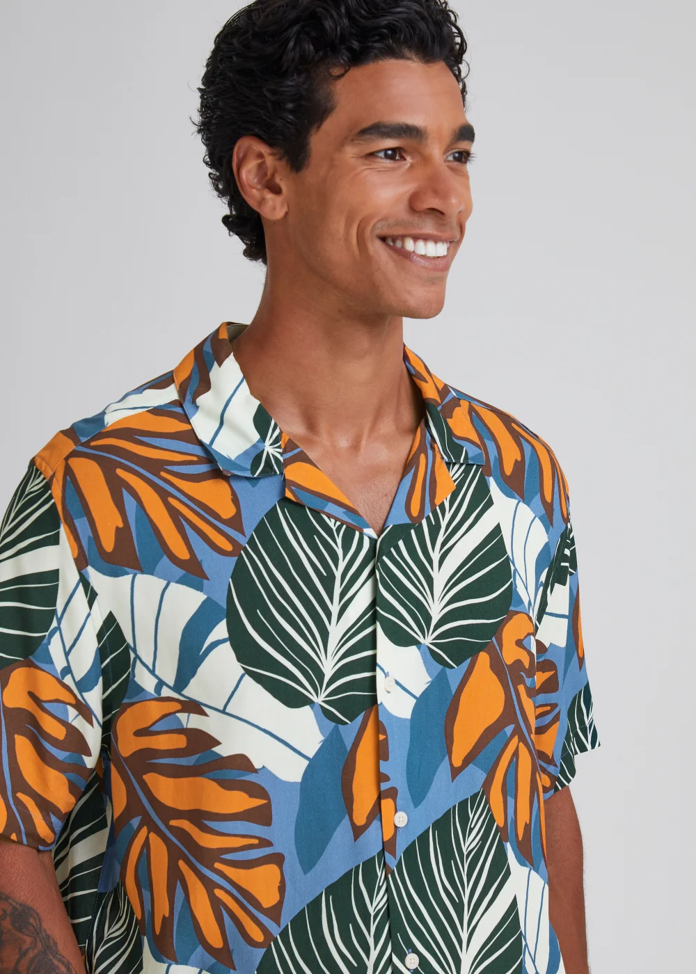 Multicoloured Leaf Print Revere Short Sleeve Shirt - Small Image 3