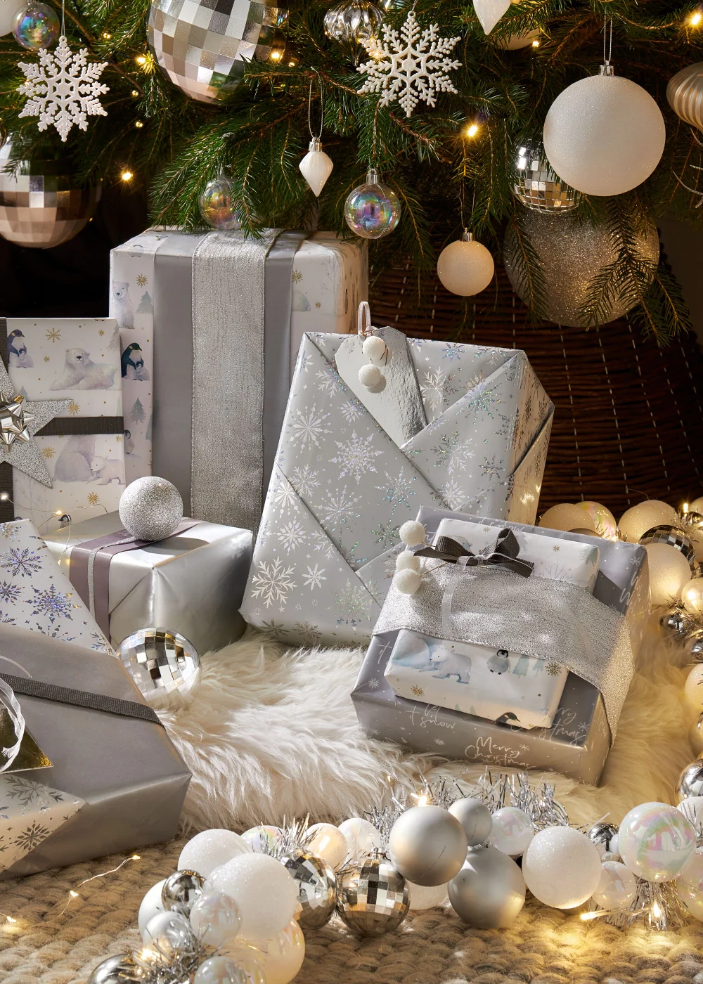 Silver Christmas Bauble Garland (71cm x 21cm x 11cm) Image 3