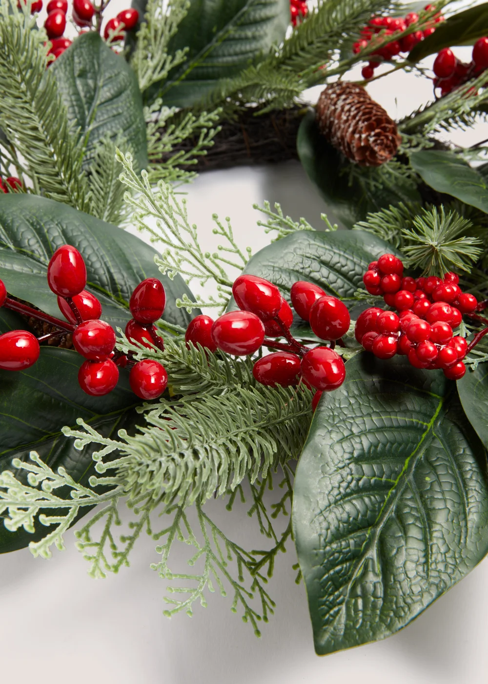 Red Berry Wreath (55cm x 55cm x 15cm) Image 2