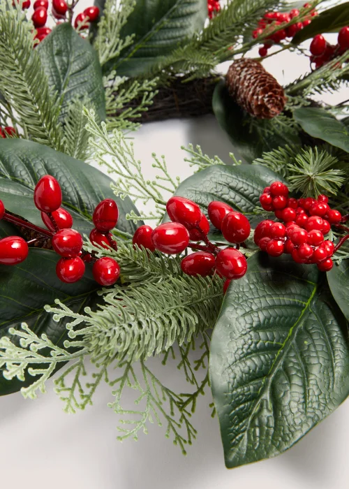 Red Berry Wreath (55cm x 55cm x 15cm) Image 2