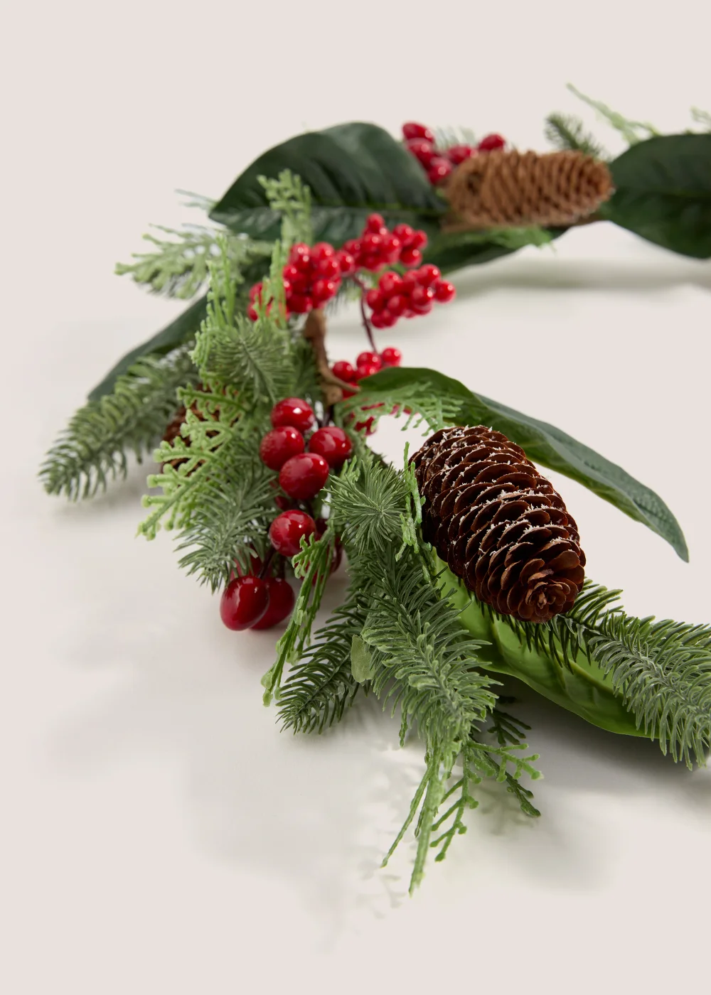 Red Berry Christmas Garland (200cm) Image 2