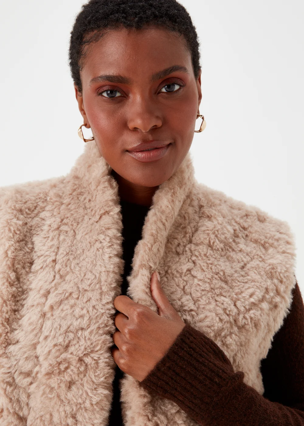Beige Faux Fur Gilet - 8 Image 3