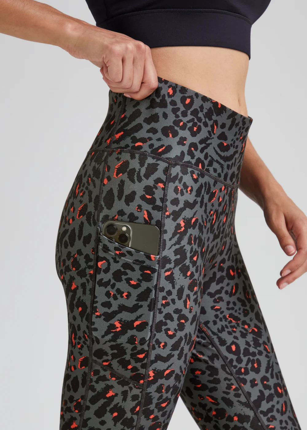 Souluxe Black Leopard Print Sports Leggings - 8 Image 3