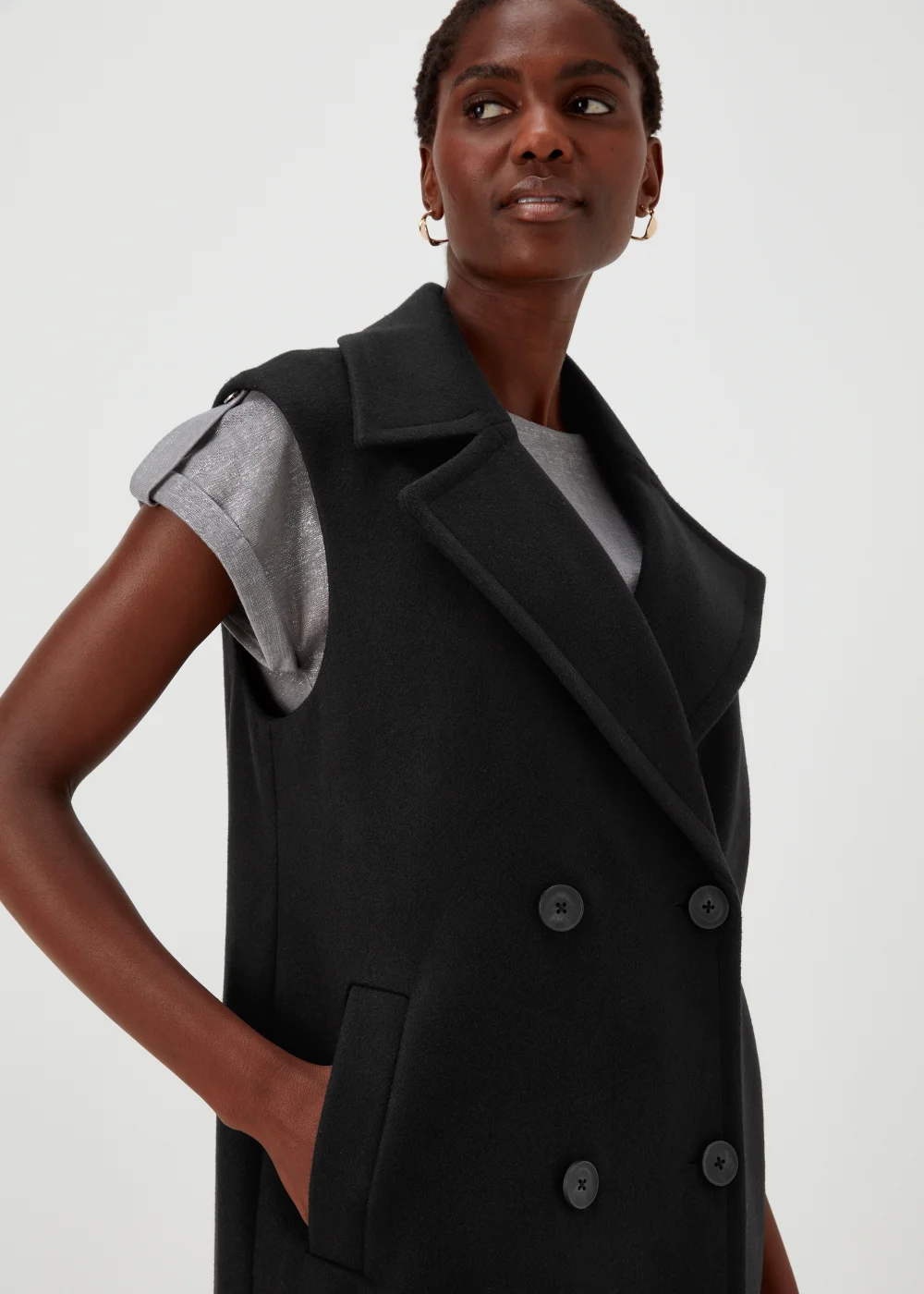 Black Sleeveless Coat - 8 Image 3