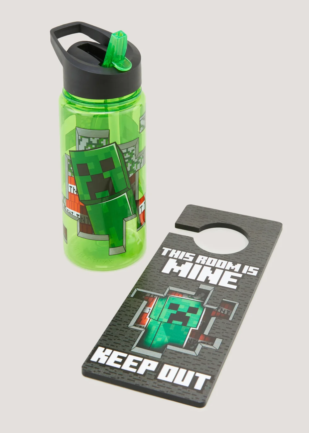 Kids Minecraft Water Bottle & Door Hanger Set Image 2