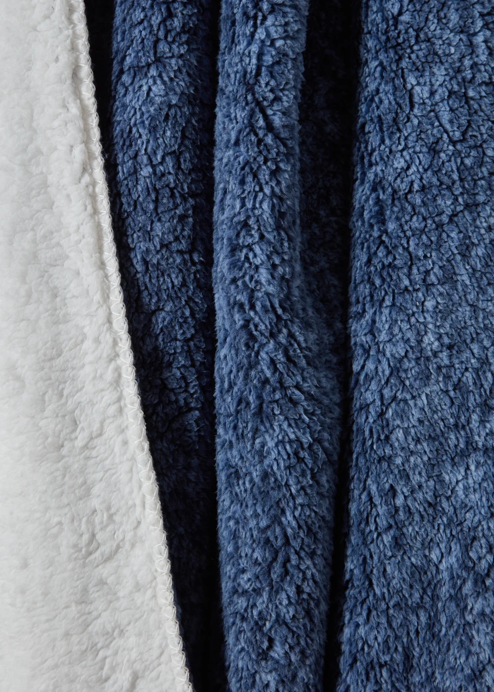 Blue Frosted Teddy Fleece Throw (150cm x 180cm) Image 2