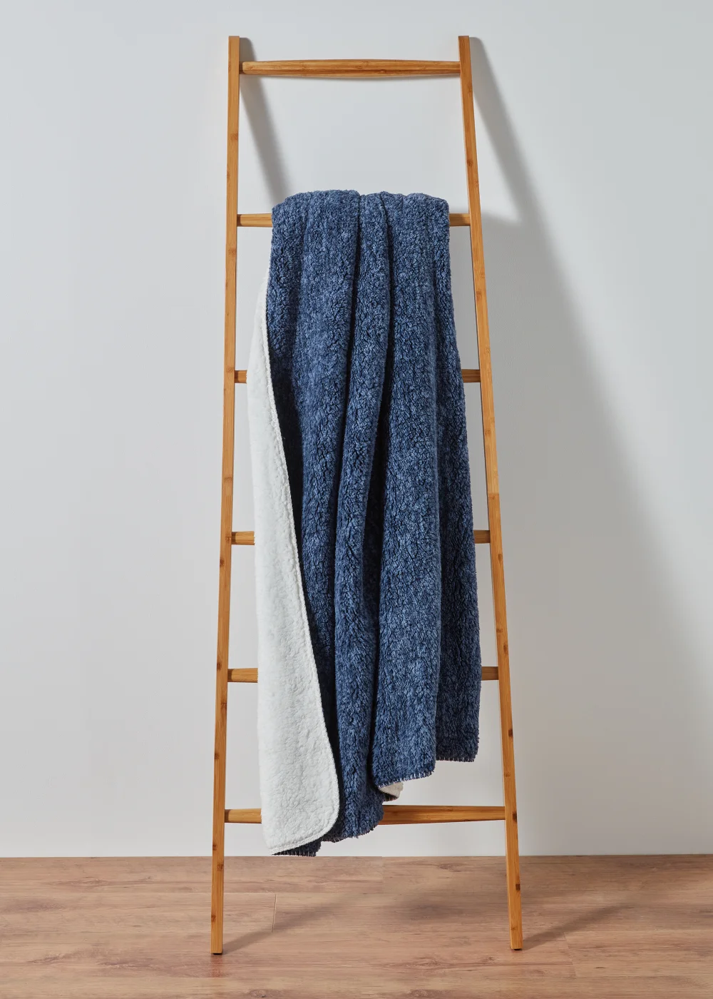 Blue Frosted Teddy Fleece Throw (150cm x 180cm) Image 1