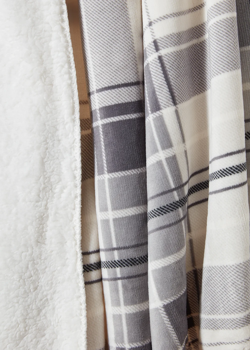 Grey Check Backed Teddy Fleece Throw (150cm x 180cm) Image 2