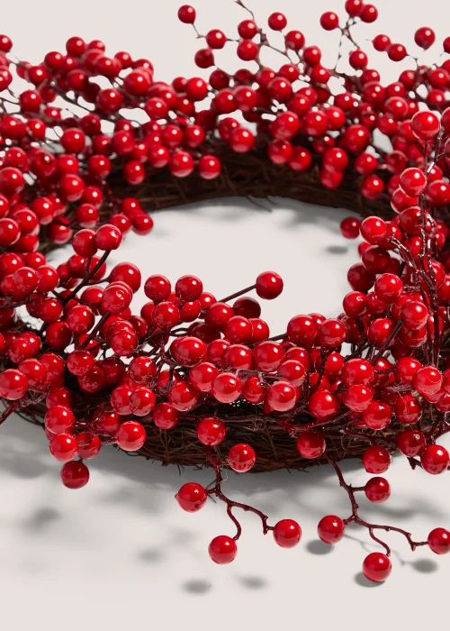 Red Berries Wreath (55cm) Image 2
