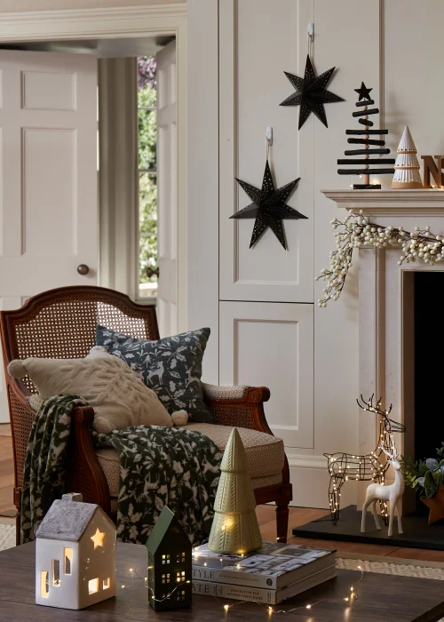 Green Medium House Lantern (8cm x 9cm x 18cm) Image 3