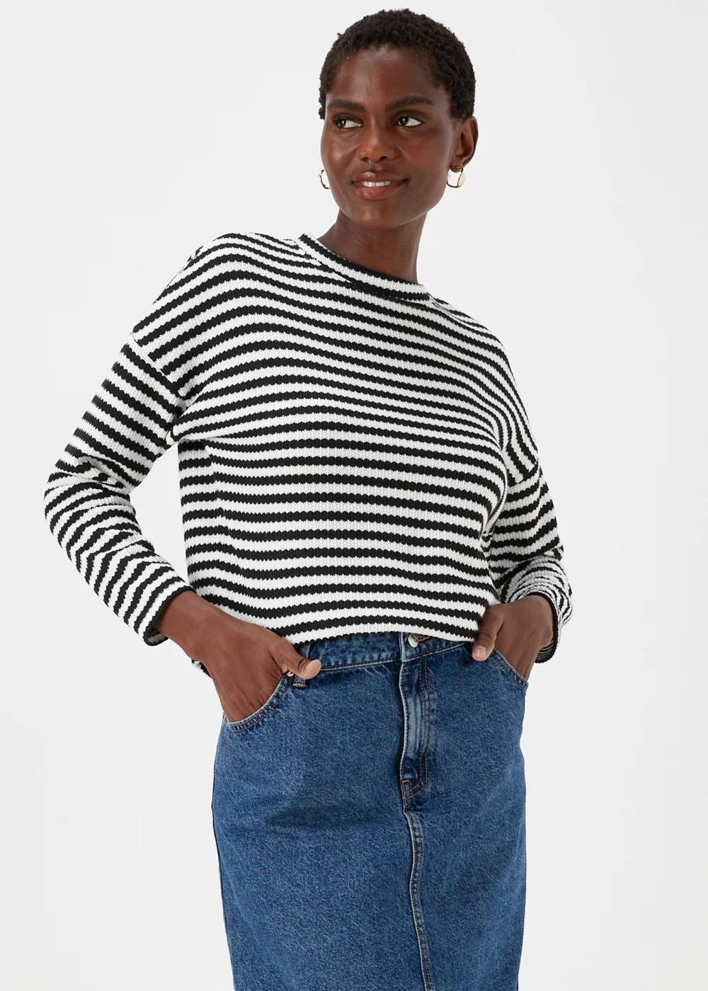 Black Stripe Crewneck Textured Top - Size 8 Image 1