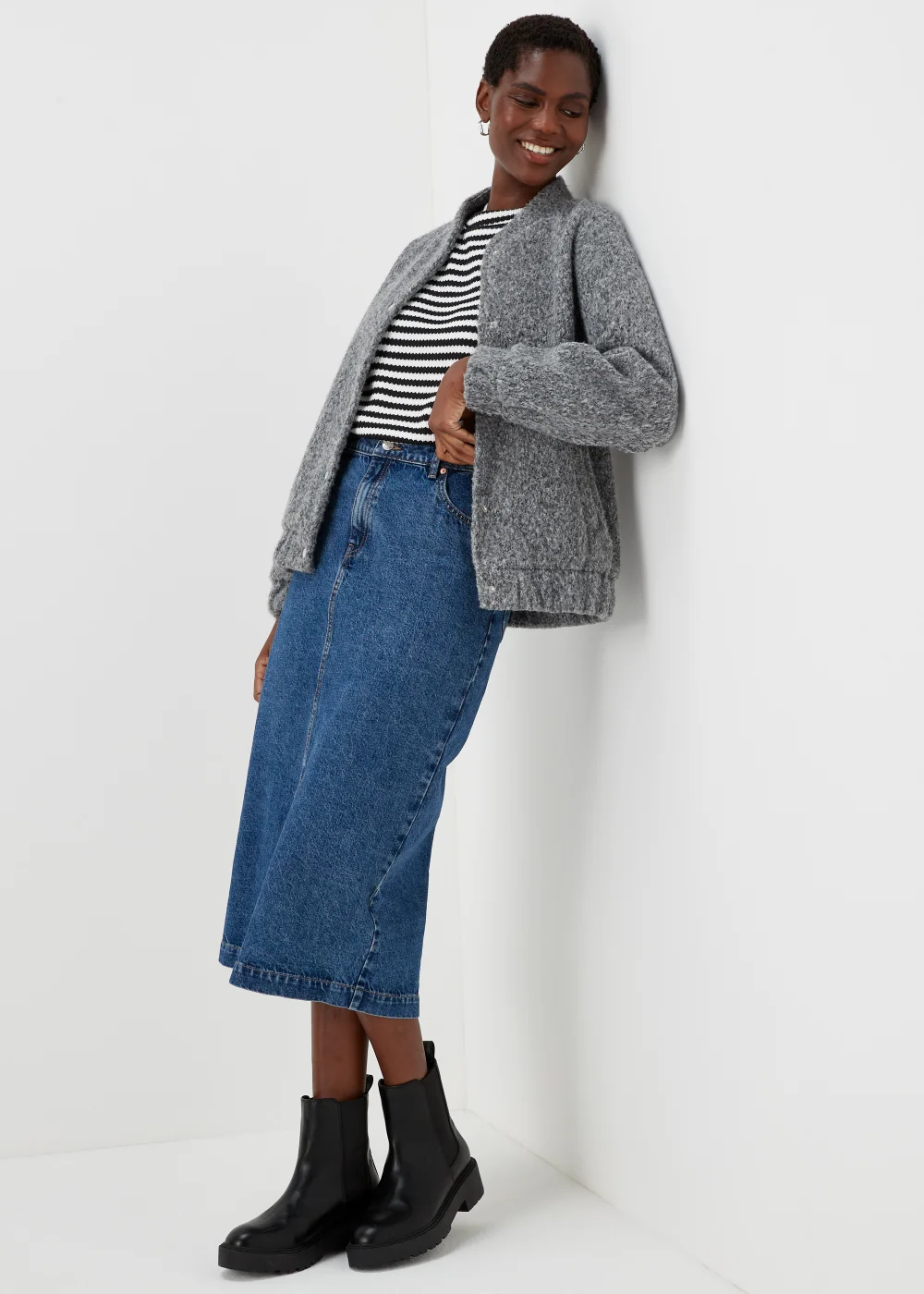 Black Stripe Crewneck Textured Top - Size 8 Image 4