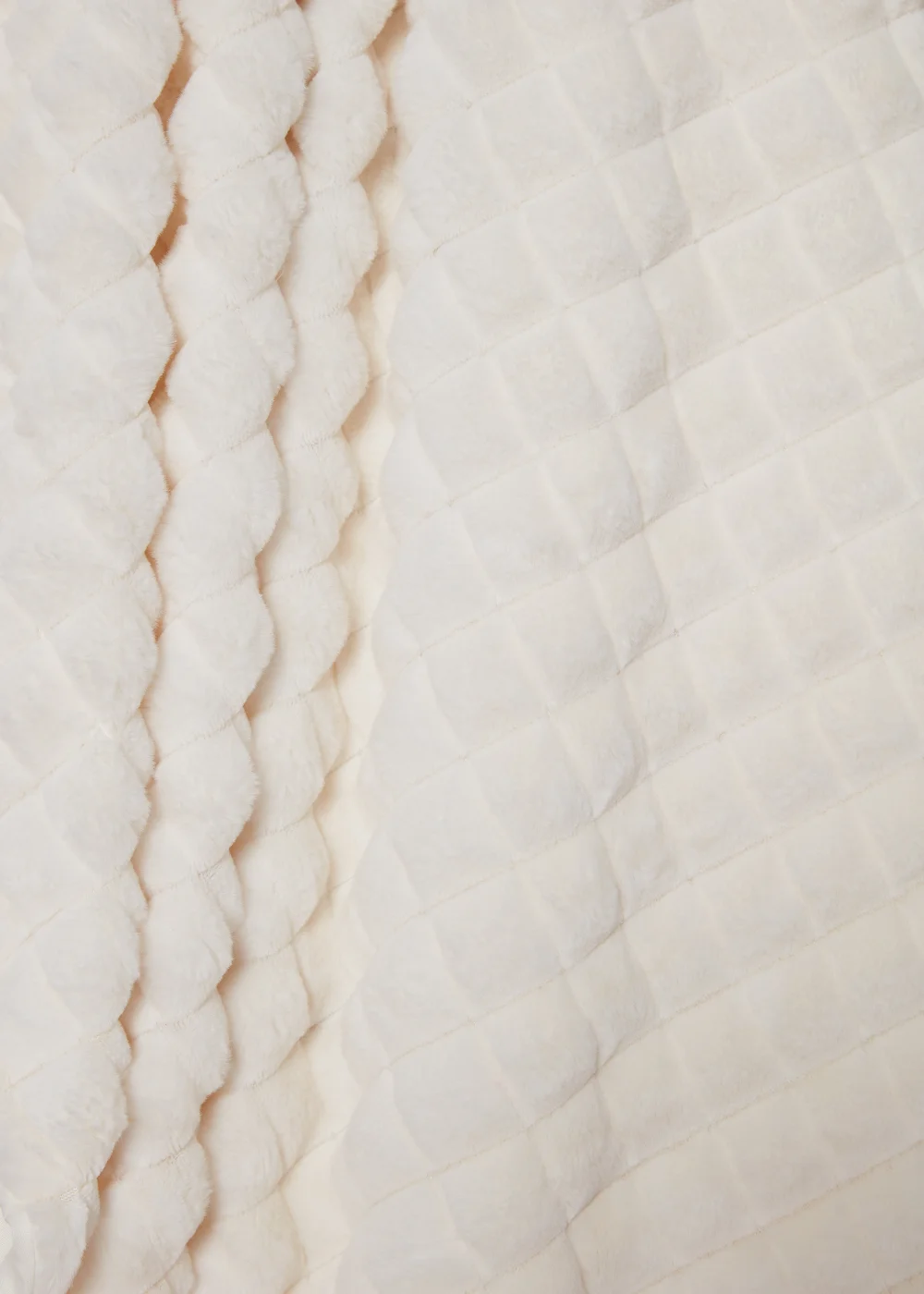 White Grid Faux Fur Throw (180cm x 150cm) Image 2