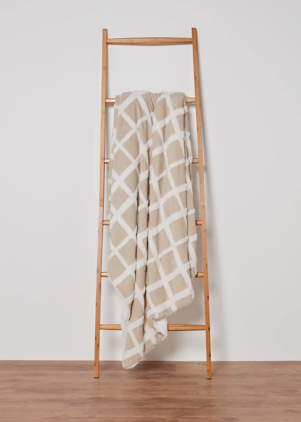 Neutral Grid Teddy Fleece Throw (150cm x 180cm) Image 1