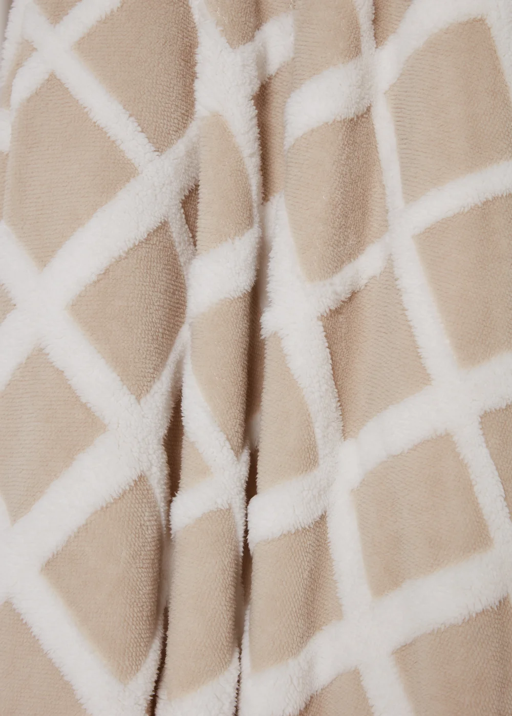 Neutral Grid Teddy Fleece Throw (150cm x 180cm) Image 2