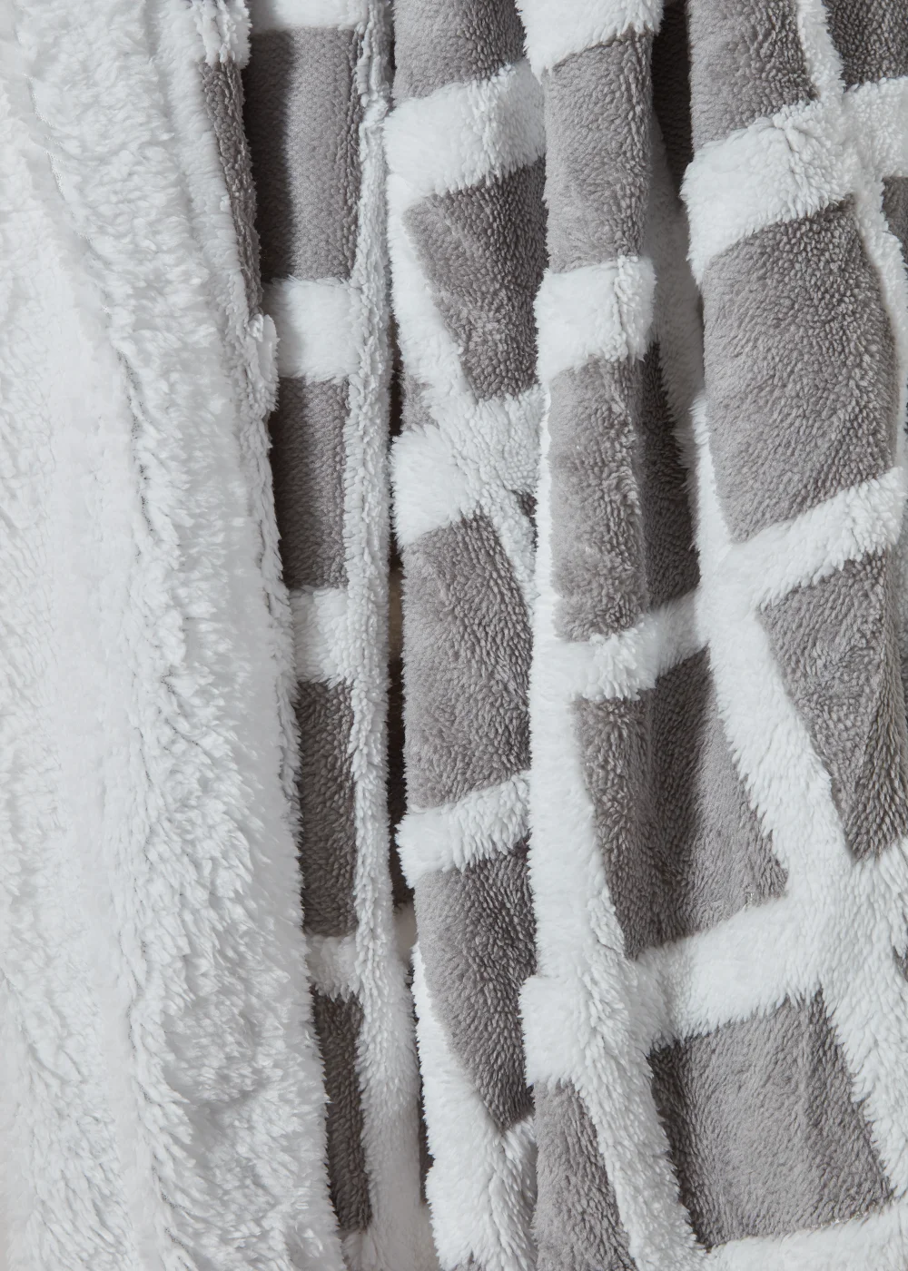 Grey Grid Teddy Fleece Throw (150cm x 180cm) Image 2