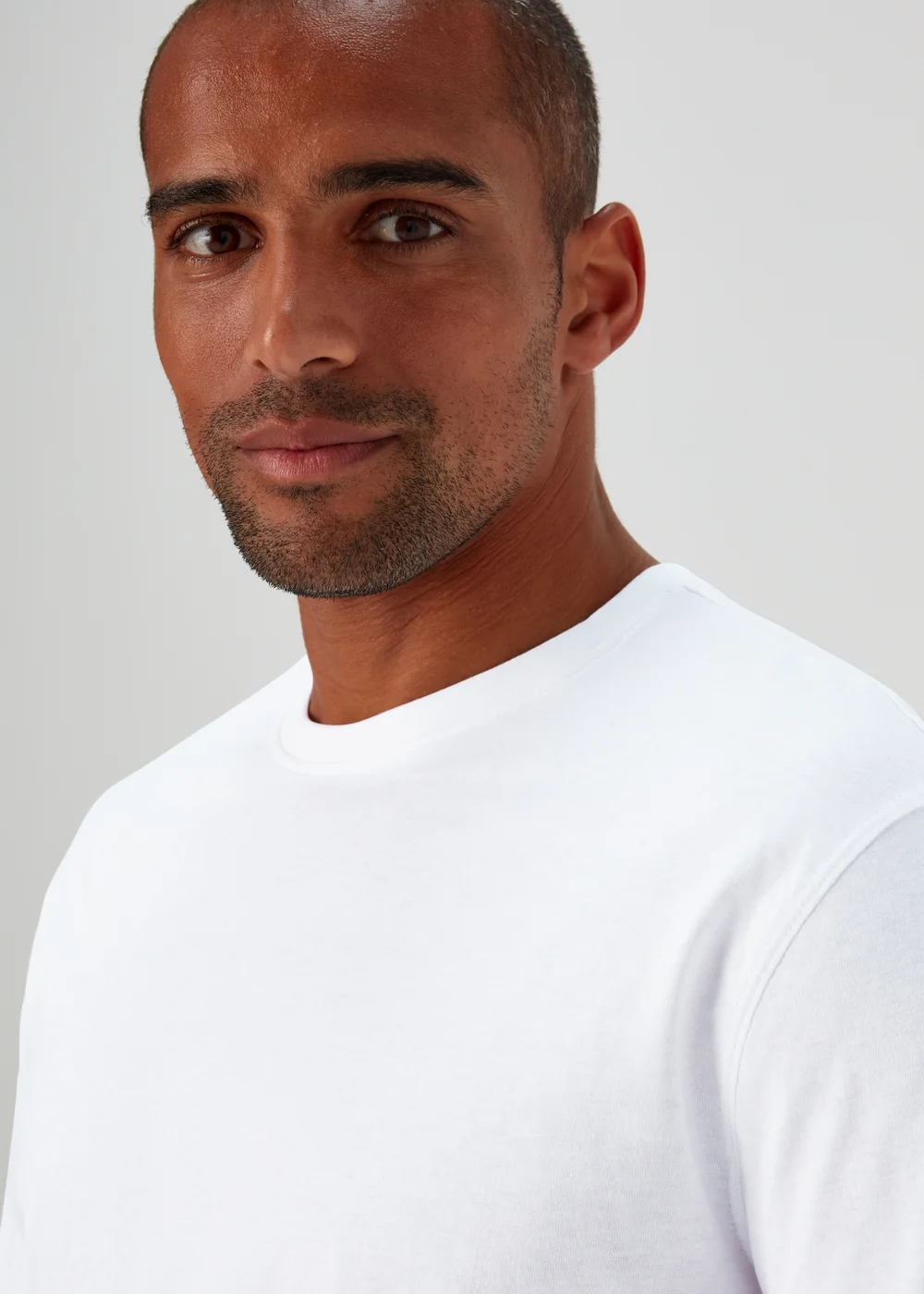White Essential Crew Neck Long Sleeve T-Shirt - Small Image 3