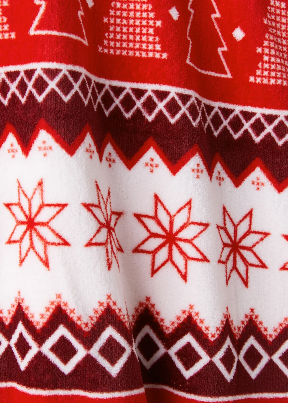 Red Fair Isle Print Throw (150cm x 130cm) Image 2