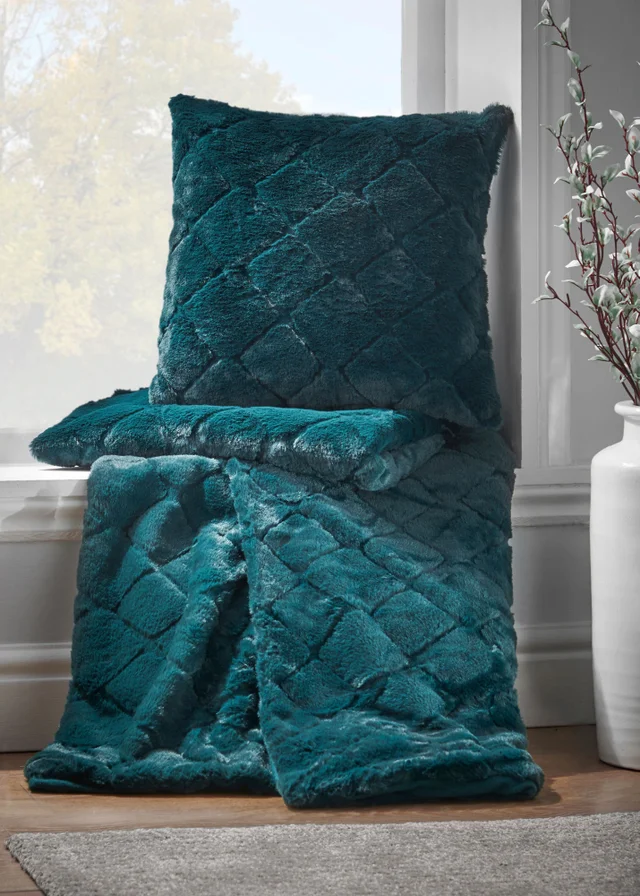 Catherine Lansfield Cosy Diamond Faux Fur Soft 130x170cm Blanket Throw Bottle Green