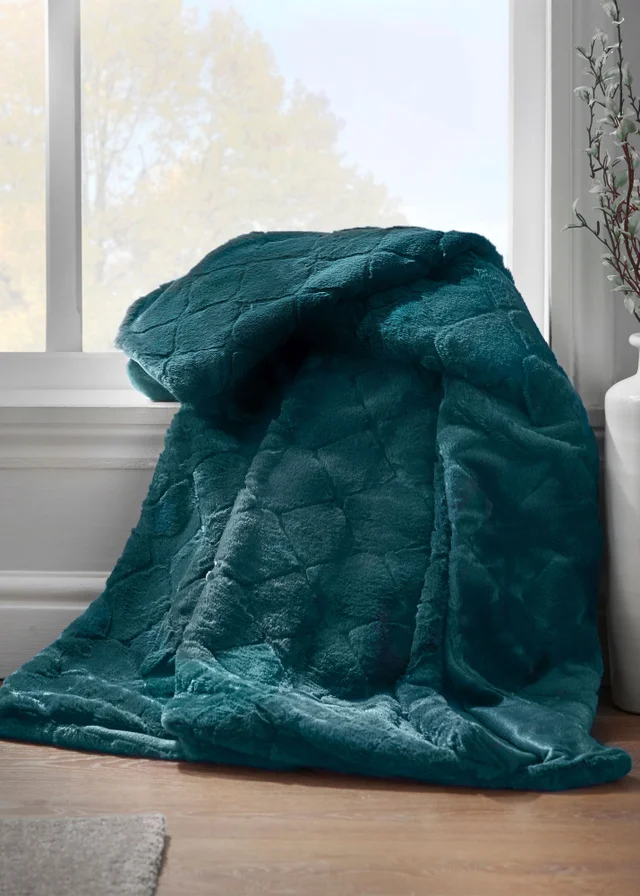 Catherine Lansfield Cosy Diamond Faux Fur Soft 130x170cm Blanket Throw Bottle Green