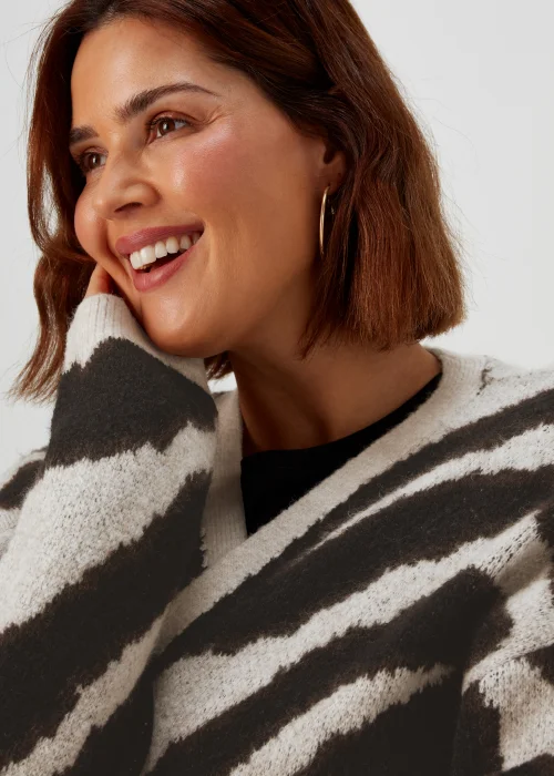 Papaya Curve Multicoloured Animal Print Longline Cardigan - 18-20 Image 3