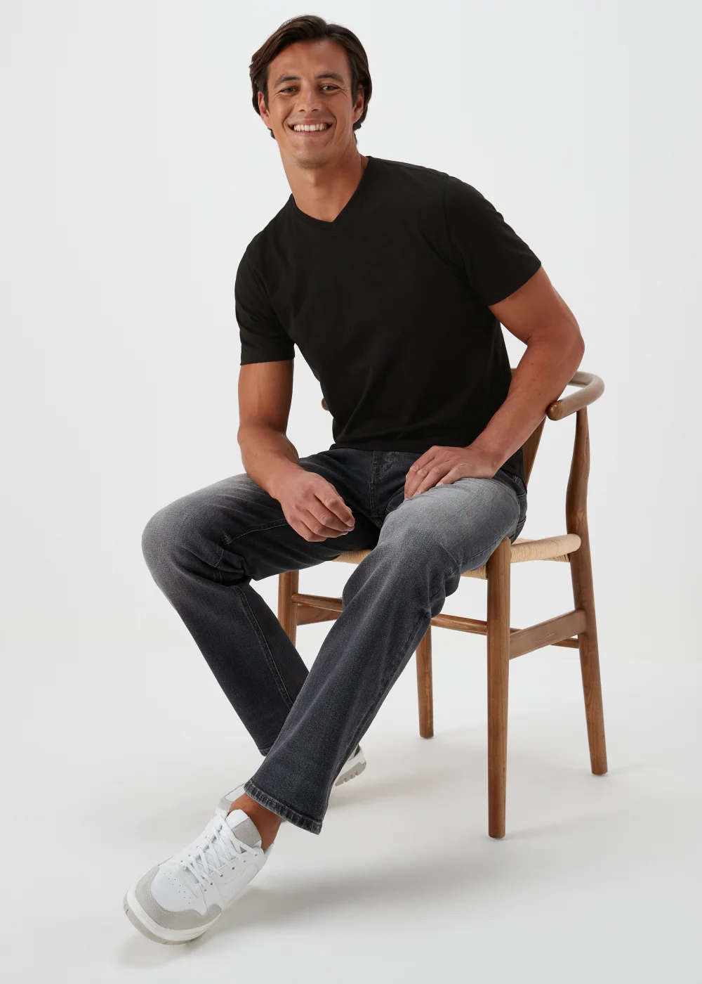 Black Essential V-Neck T-Shirt - S Image 4