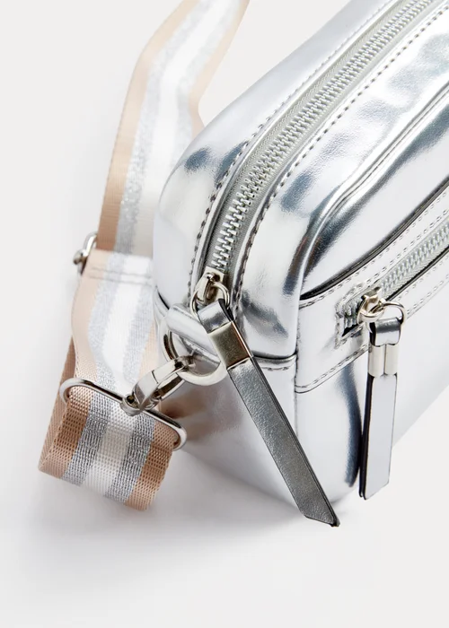 Girls Silver Metallic Camera Bag - One Size Image 4