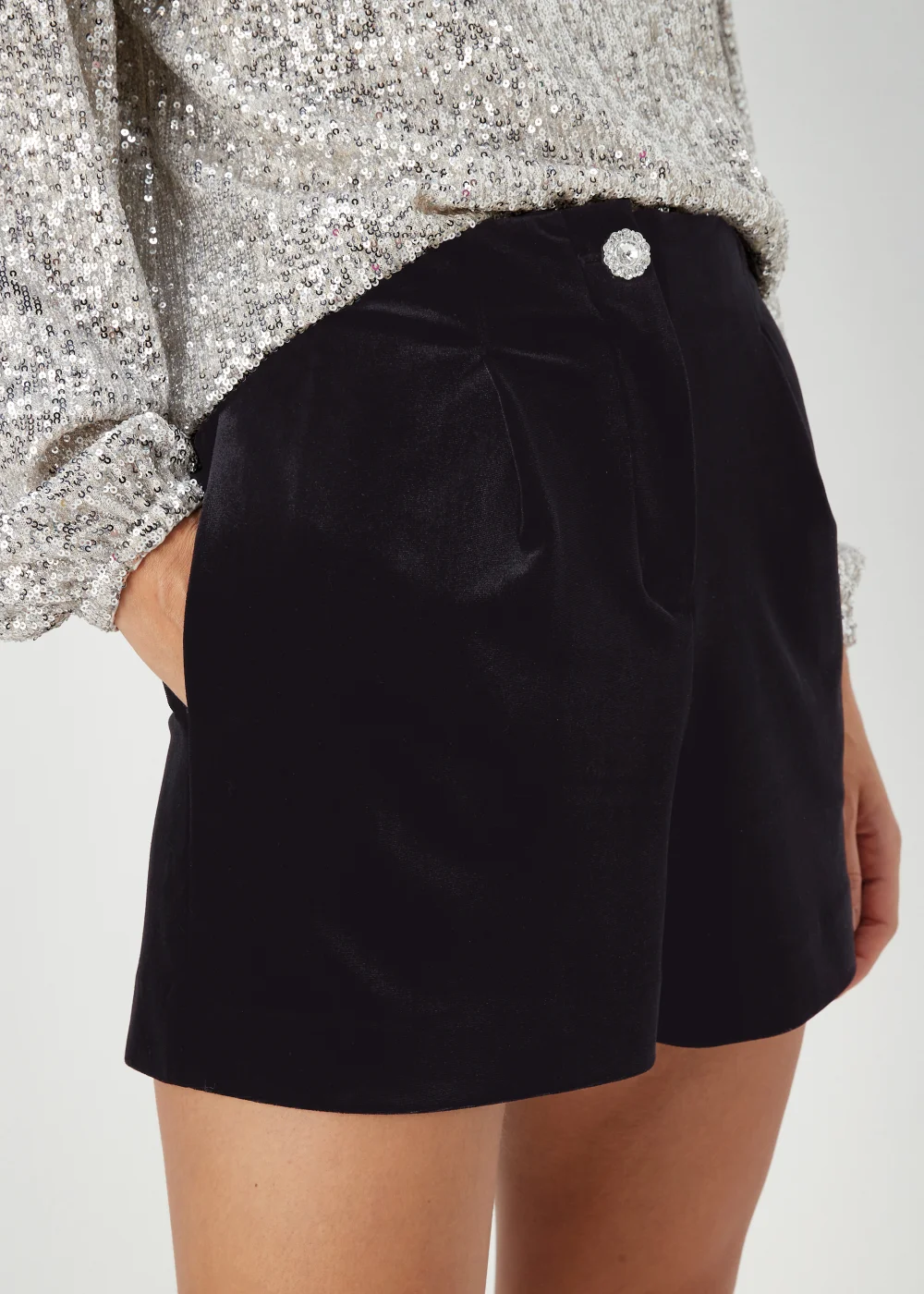 Et Vous Black Velvet Shorts - 8 Image 3