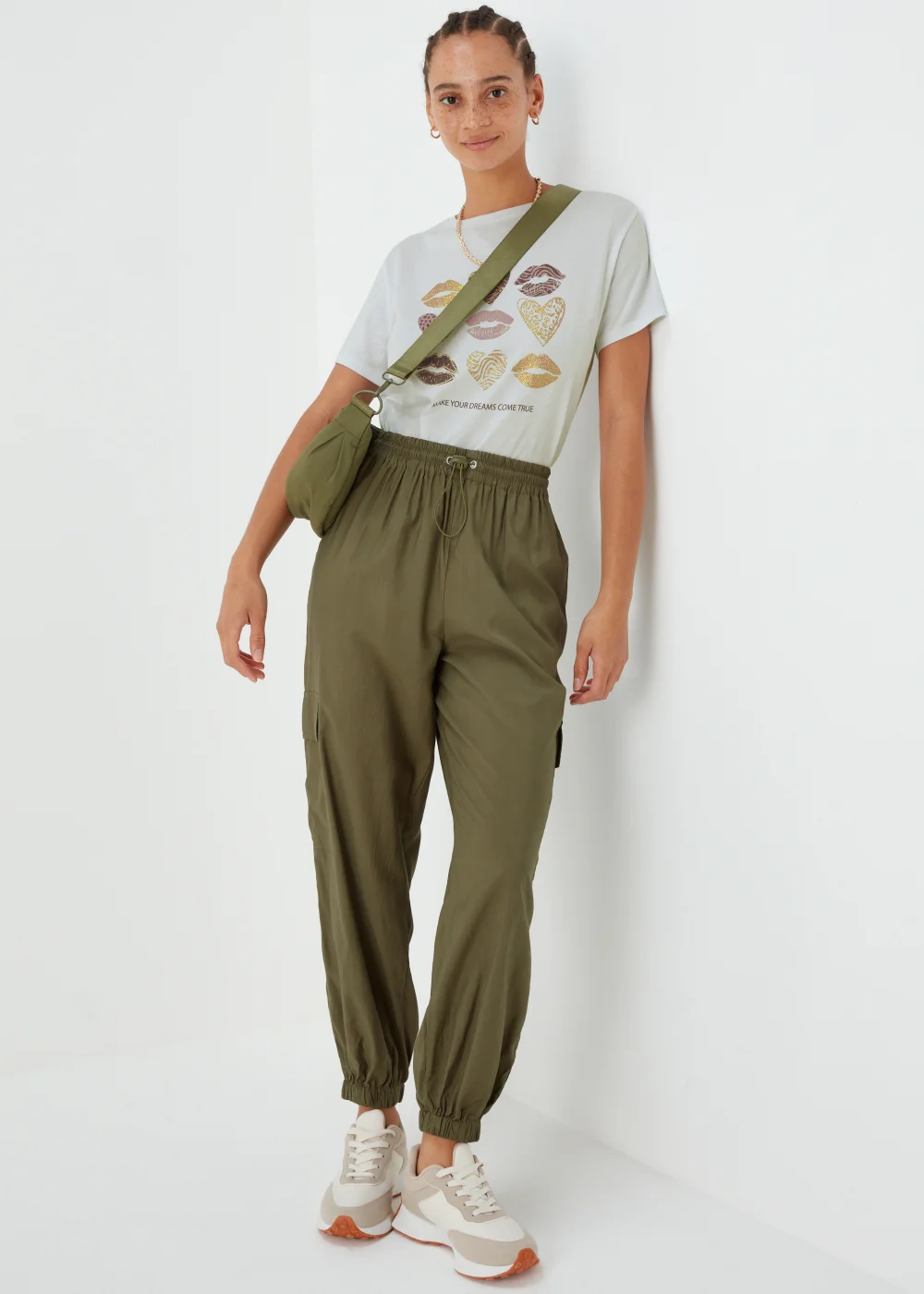 White Animal Heart Graphic T-Shirt - Size 8 Image 4