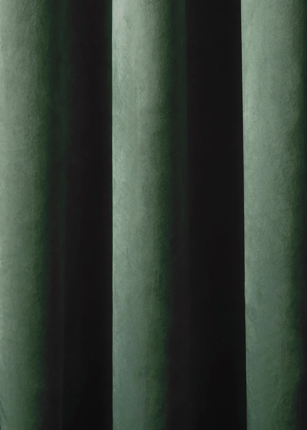 Laurence Llewelyn-Bowen Montrose Velvet Blackout Green Eyelet Curtains - 46W X 54D (116x137cm) Image 3