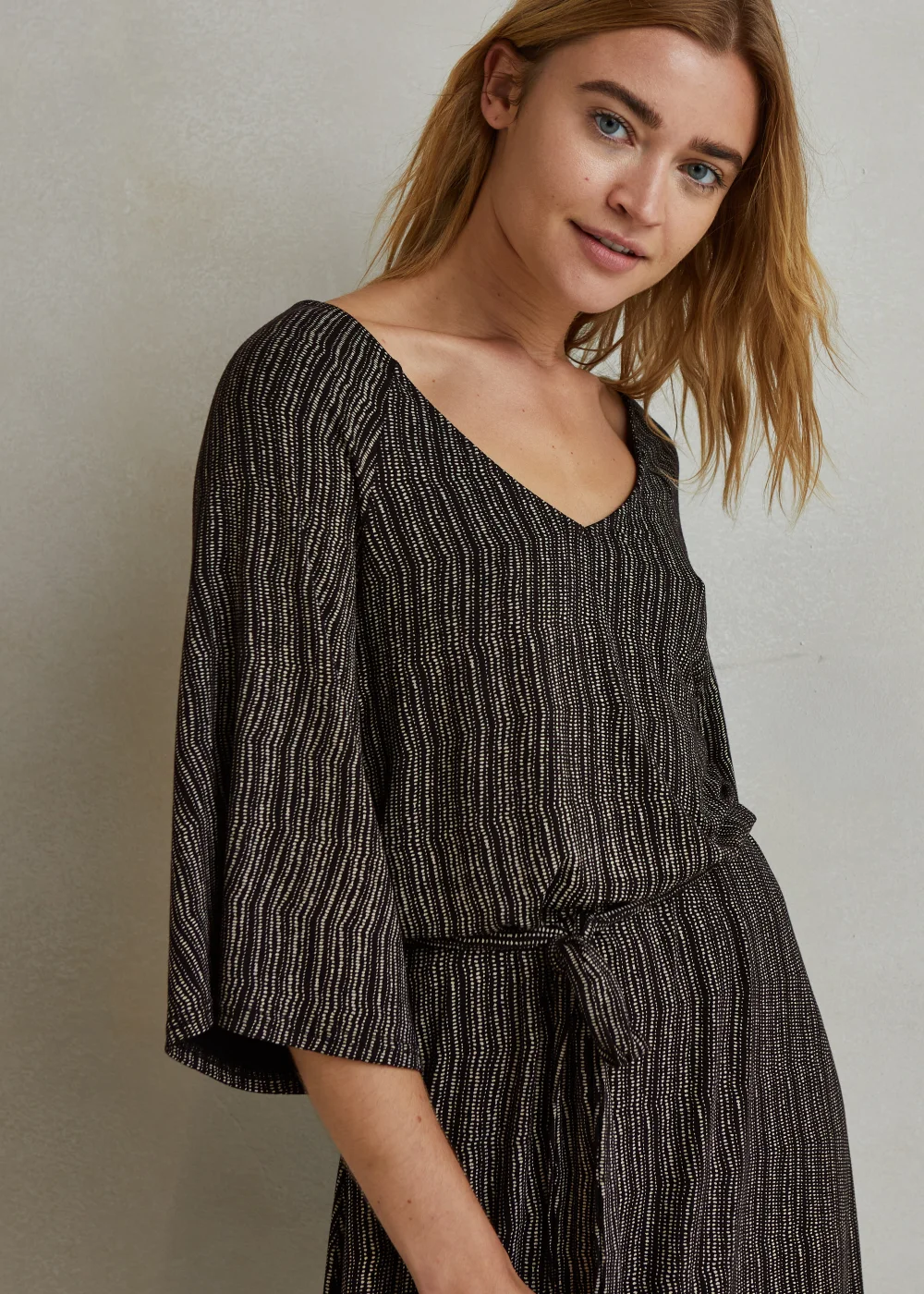 Monochrome Black V-Neck Raglan Sleeve Midi Dress - 8 Image 3