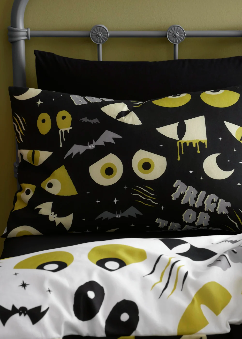 Bedlam Halloween Trick or Treat Duvet Cover Set - Single Image 4