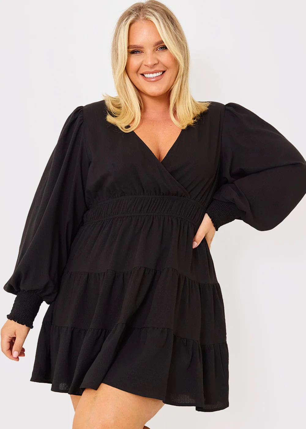 In the Style Danielle Black Crinkle Plunge Mini Dress - 8 Image 6